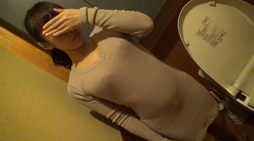 個撮）エロすぎるバキューム顔【小さいお顔でチンポ丸のみ！】驚愕のバキュームスロートフェラ【口内発射】